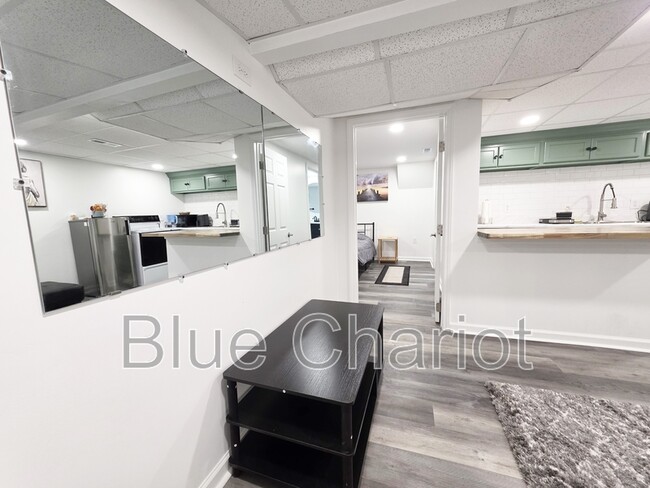 Building Photo - 513 S Hawthorne Rd