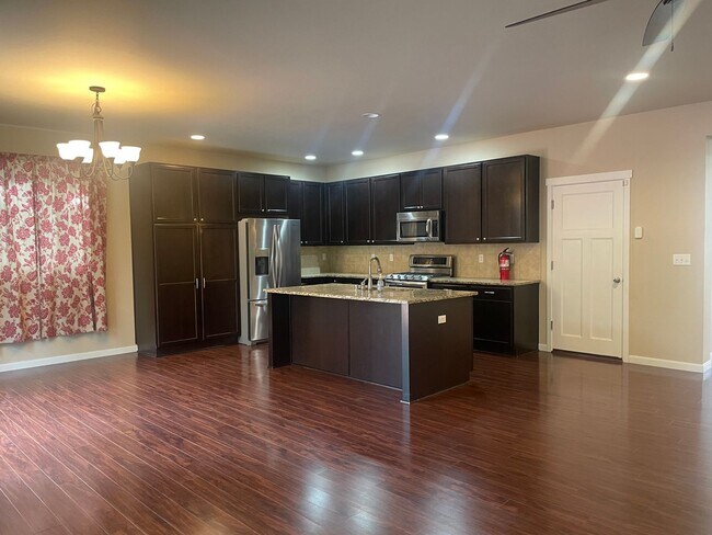 Building Photo - Beautiful 4BR Lacey home