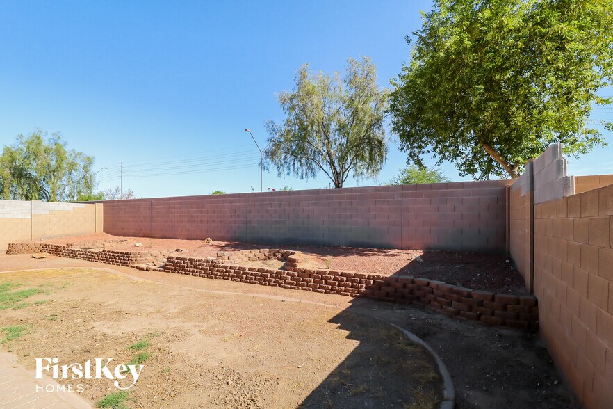 Building Photo - 22938 W Yavapai St