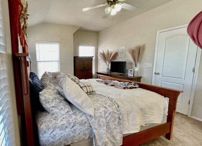Building Photo - "Spacious 3-Bed with bonus room Sanctuary with 2.5 Baths in Fountain, CO – Your Serene Retreat Aw...