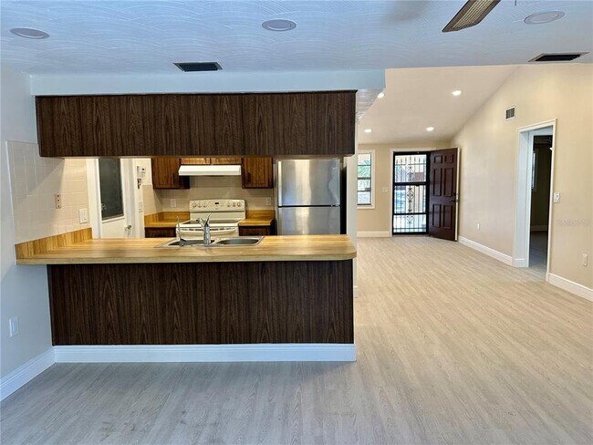 Building Photo - 4420 Sawgrass Blvd