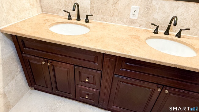 Building Photo - 271 Seaside Ave