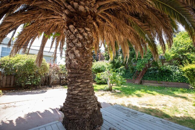 Building Photo - 1437 Cabrillo Ave