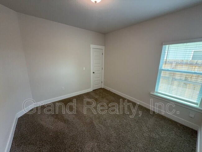 Building Photo - 7016 Whitetail Run Dr