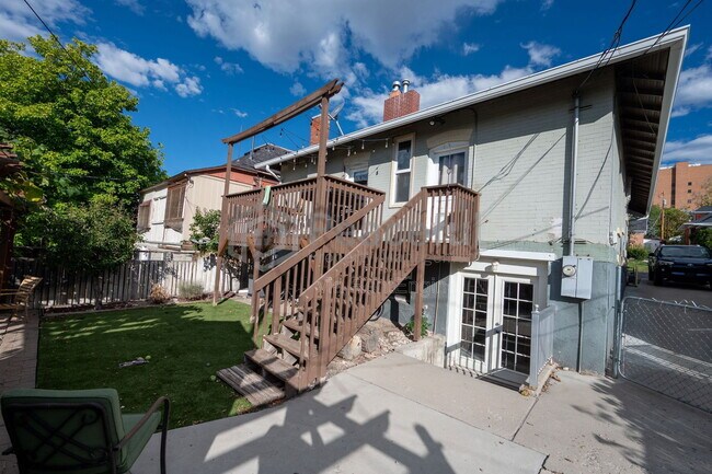 Building Photo - 322 E 6th Ave