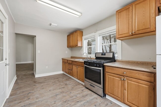 Building Photo - 1-Bed 1-Bath Unit Available Now in St. Paul!