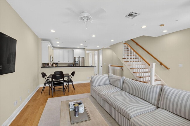 Building Photo - 1054 E Heritage Club Cir