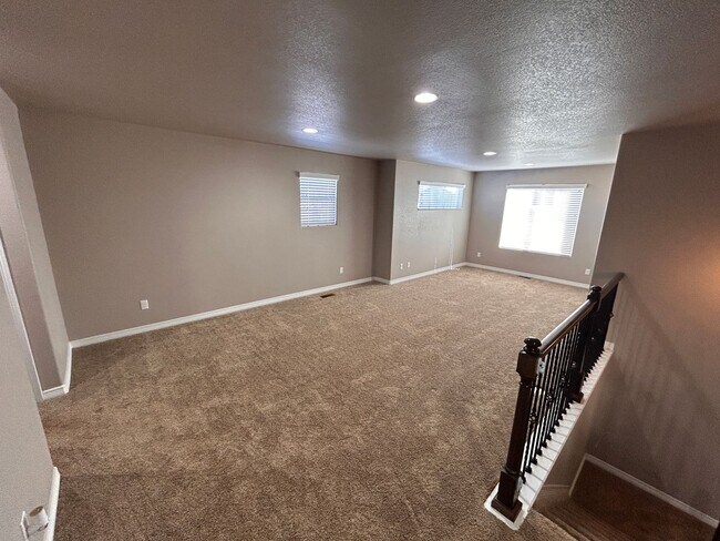 Building Photo - 3 Bed 3 bath house in The Glen At Widefield!