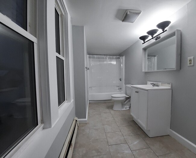 Building Photo - 1052 Washington St