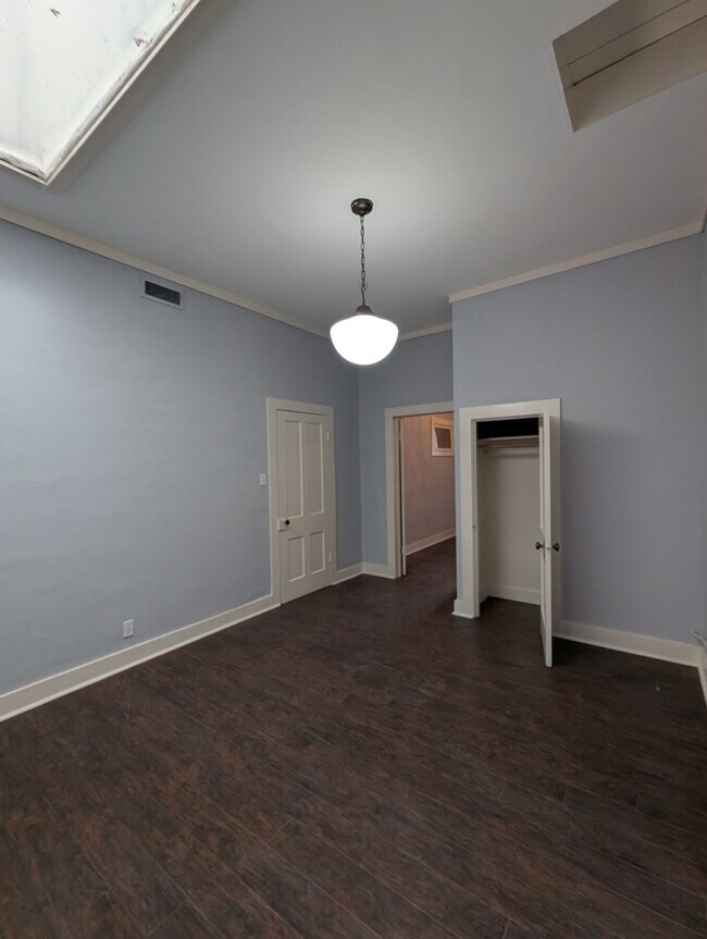 Building Photo - 409 Main St