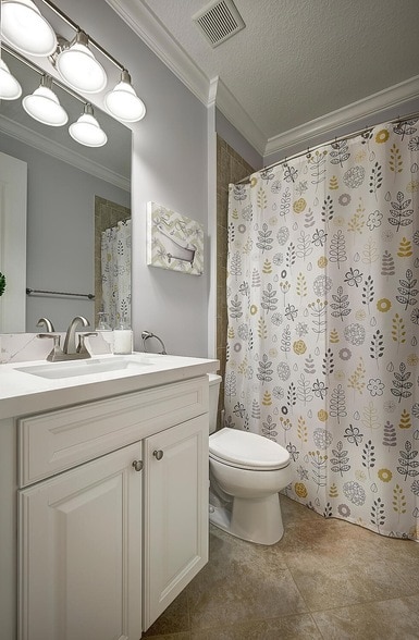 Building Photo - 8980 Lakeview Pl