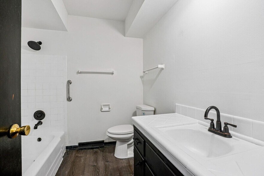 Building Photo - 8610 W Potomac Ave