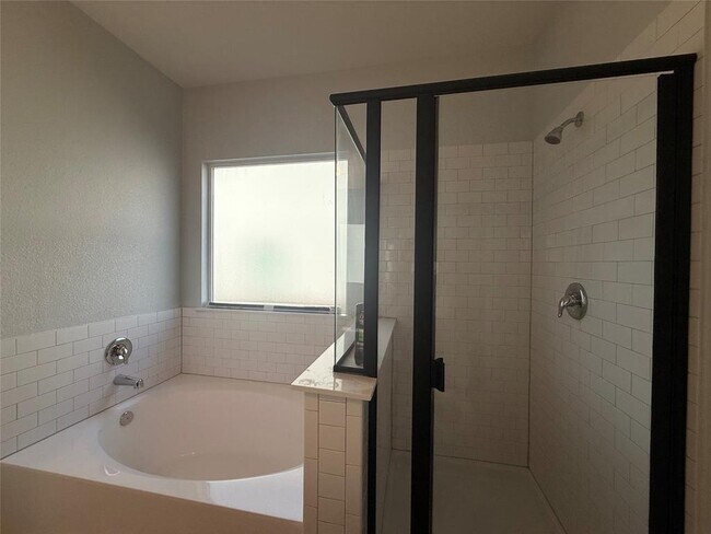 Building Photo - 216 Bougainvillea Lp