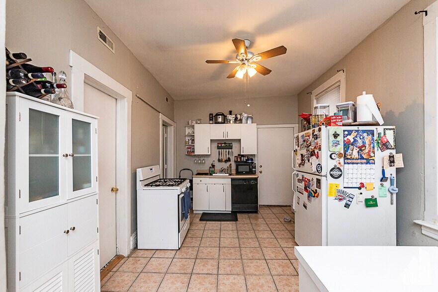 Building Photo - 2117 N Winchester Ave