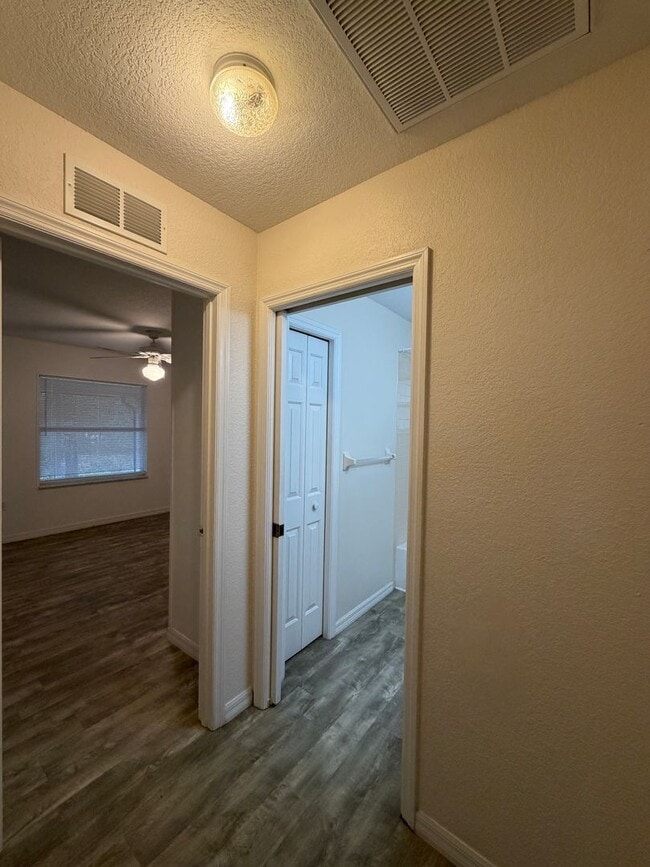 Building Photo - Rainbow Springs Country Club 2/2 ***Won't Last***