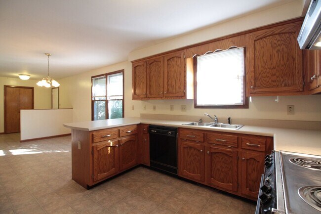 Building Photo - 205 Farmer Rd