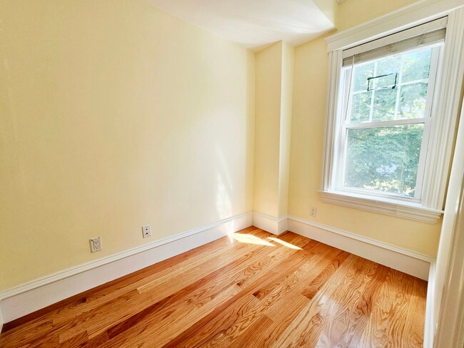 Building Photo - 127 Nonantum St