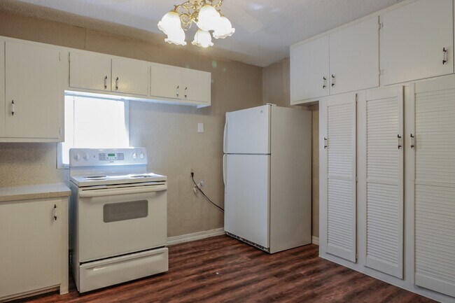 Building Photo - 2305 27th St