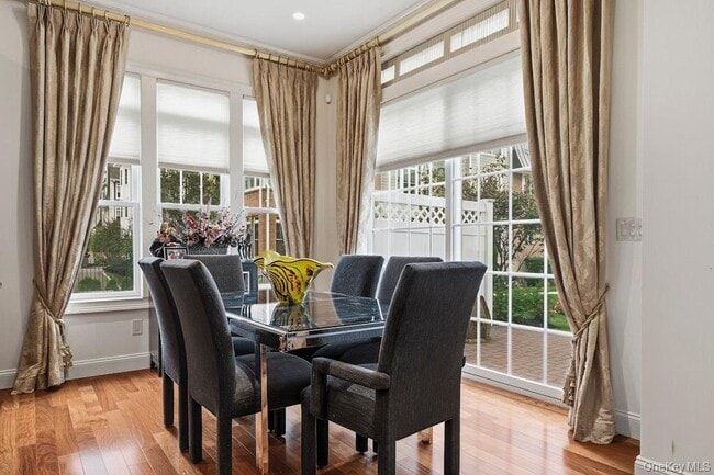 Building Photo - 702 Equestrian Way