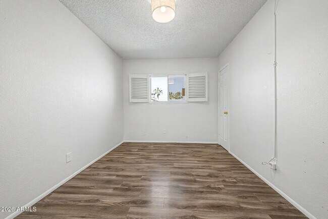 Building Photo - 830 S Dobson Rd