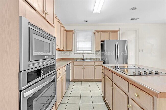 Building Photo - 7520 Crystal Lake Dr