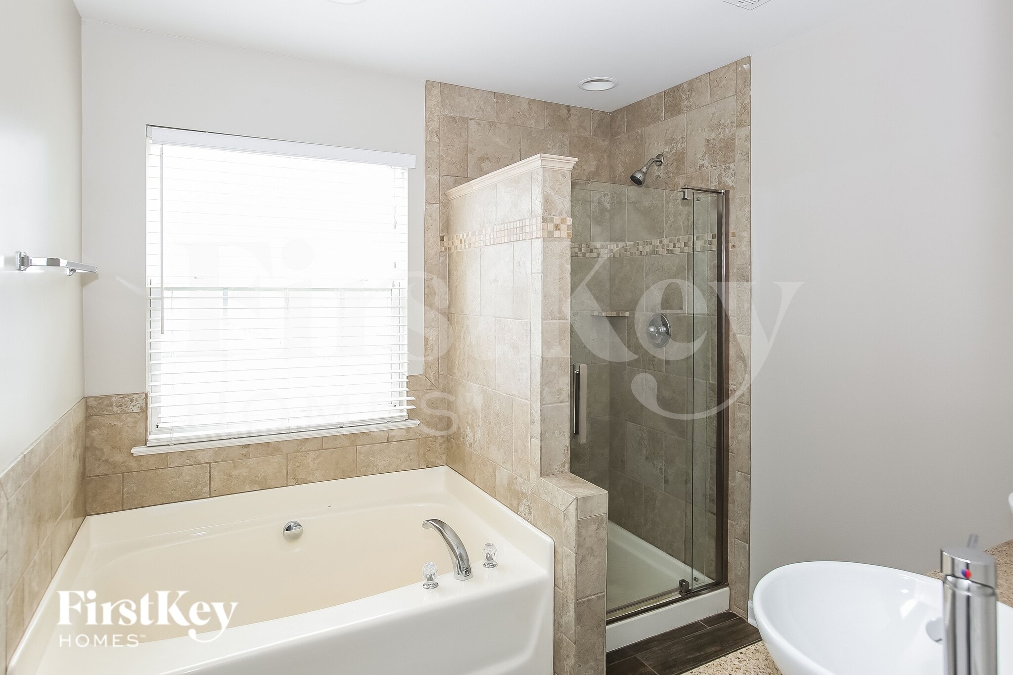 Building Photo - 1041 Canopy Dr