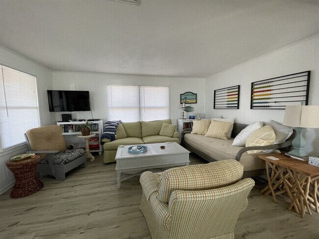 Primary Photo - 46049 Cottage Ave