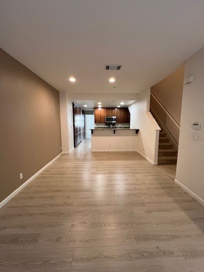 Building Photo - Gorgeous 3 Bed/3 Bath Home in Peaceful Community - Impeccably Maintained