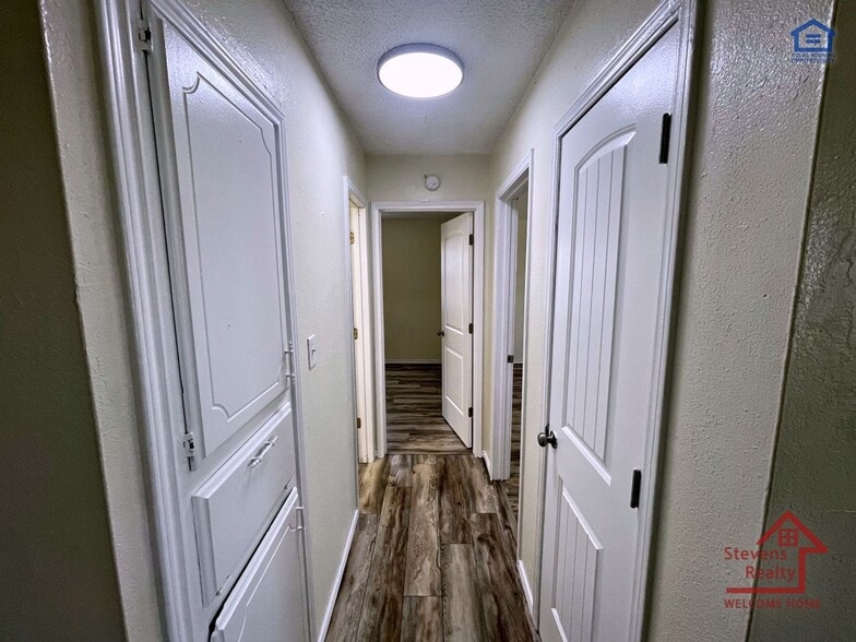 Building Photo - 2111 NW Lindy Ave