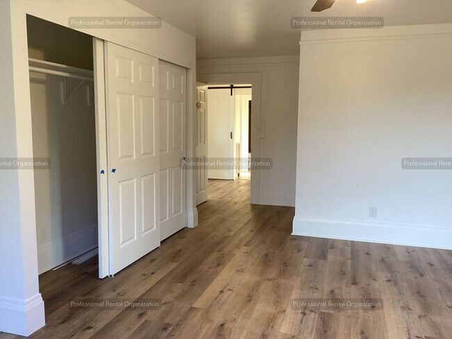 Building Photo - A price and views that can't be beat- Upper Flat with deck & expansive Vineyard and Sunset views