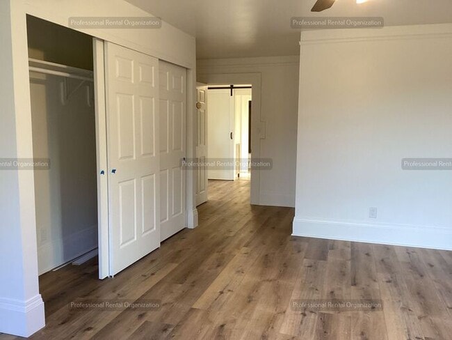 Building Photo - Upper Carriage house Flat with deck & expansive Vineyard and Sunset views