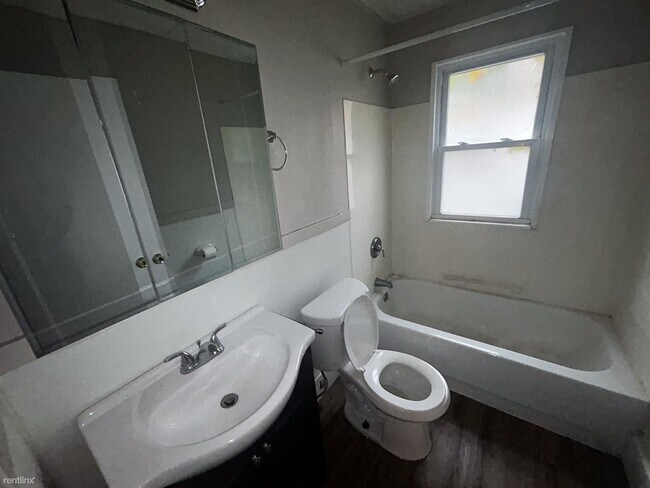 Building Photo - 2 br, 1 bath Duplex - 390 East 162nd Stree...