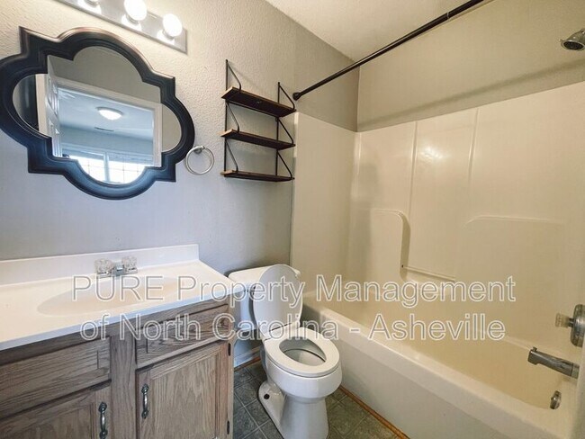 Building Photo - 143 Carrion Ln