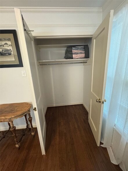 Building Photo - 8642 Daytonia Ave