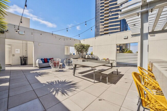 Building Photo - 315 J St