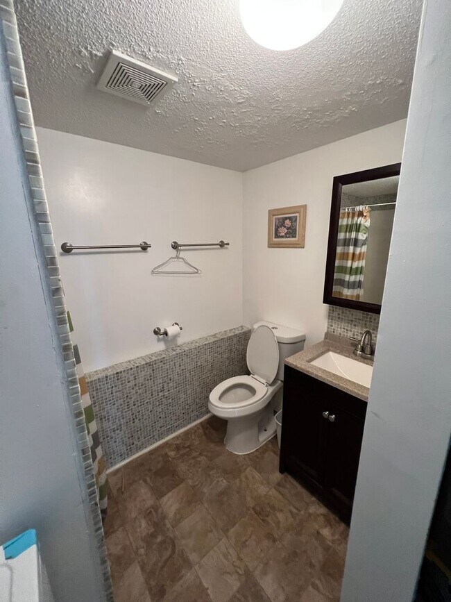 Building Photo - 25% OFF FIRST MONTHS RENT - Beautiful 4 be...