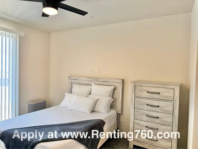 Building Photo - Newer 4 Bedroom 3 Bathroom Home With Solar...