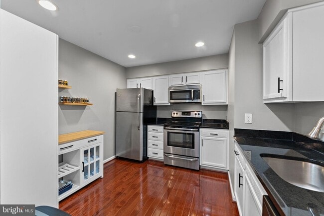 Building Photo - 7501 Ashby Ln