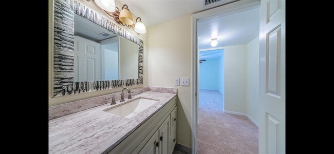 Building Photo - 7310 Sunshine Skyway Ln S