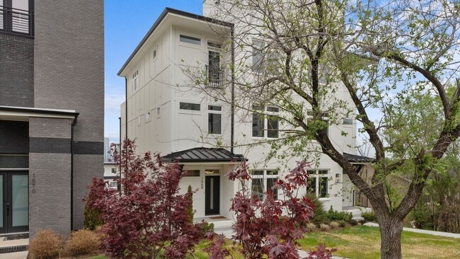 Building Photo - Nashville. Spotless & never been lived in 4BR/4.5BA home + separate office