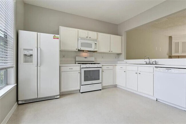 Building Photo - 9155 Nesbit Ferry Rd