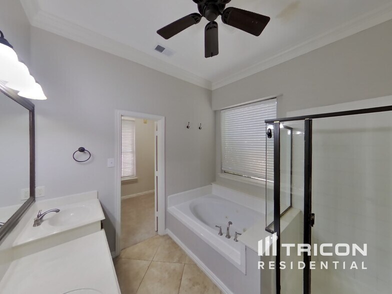 Building Photo - 2020 Hillcroft Dr