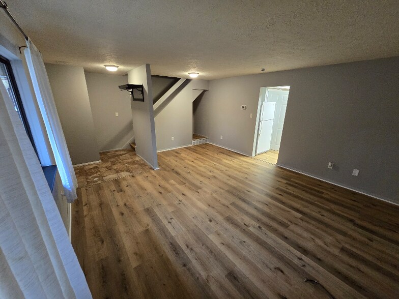 Building Photo - 26640 Lake of the Falls Blvd