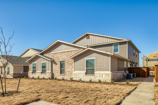 Building Photo - 715 Harvest Moon Dr