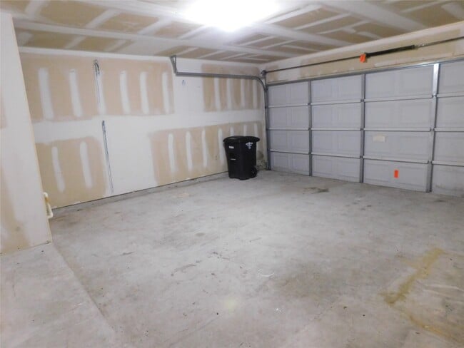 Building Photo - 19130 Yaupon Ranch Dr