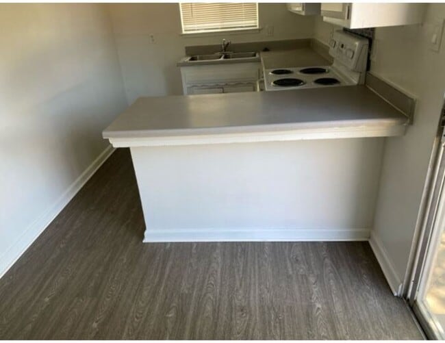 Building Photo - Charming 2 bedroom 1 Bath Duplex