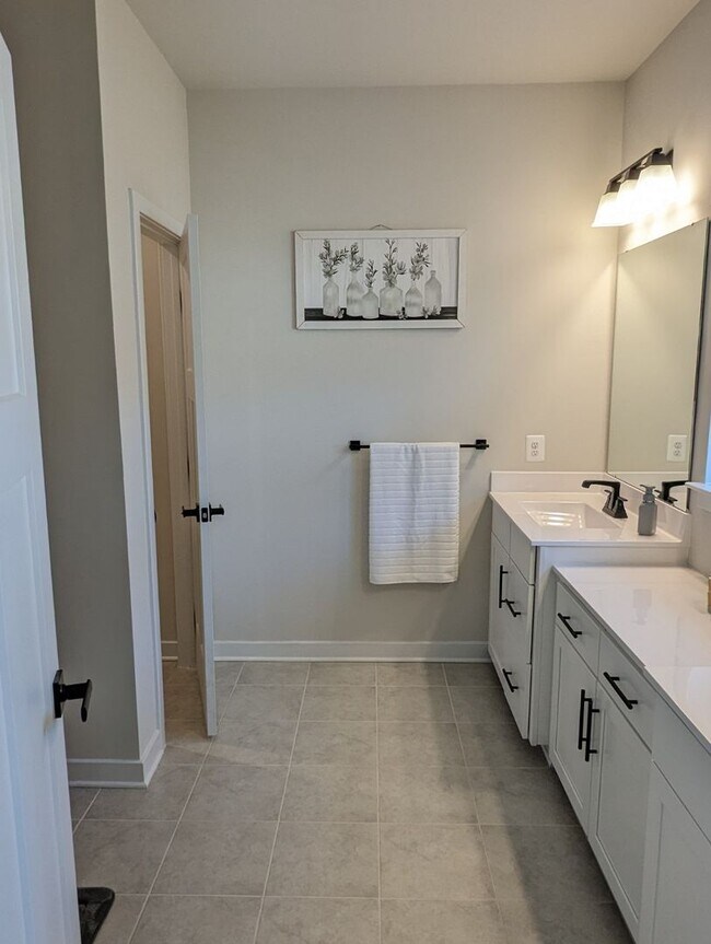Building Photo - Gorgeous Newer Construction Home (2022) in...