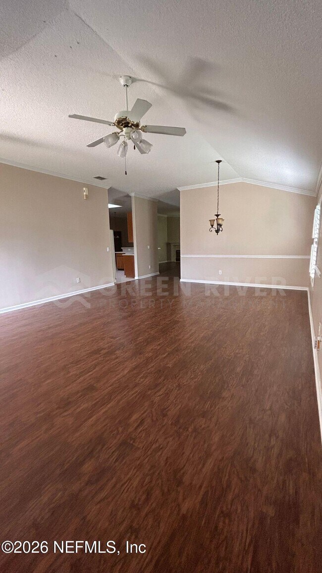 Building Photo - 2522 Willow Creek Dr