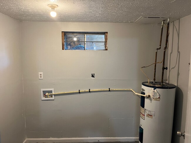 Building Photo - Cozy 3 Bedroom 2 Bathroom Townhouse