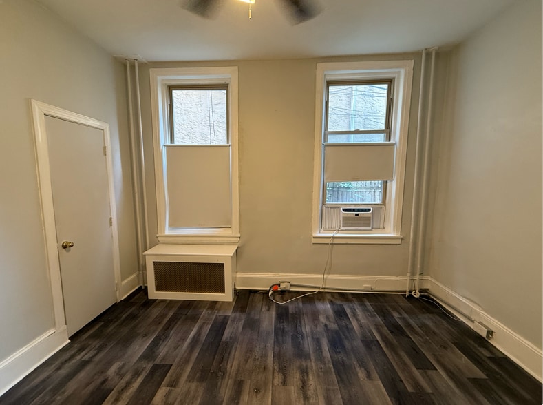 Building Photo - 828 Corinthian Ave